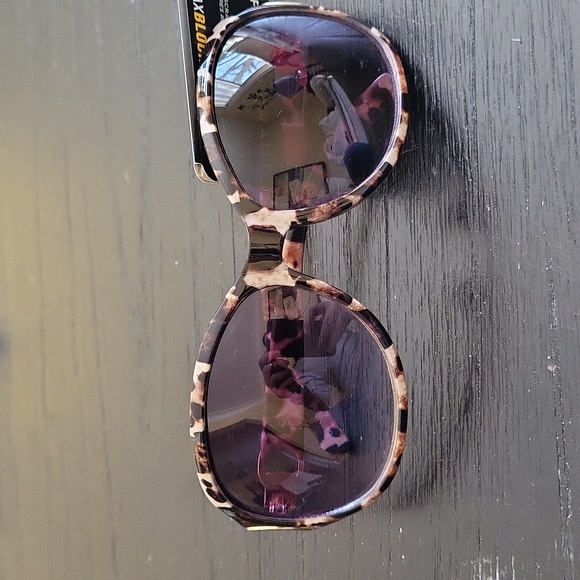 Foster Grant 👓 - Picture 1 of 4